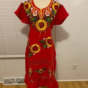Handmade embroidered Mexican dress 👗 (new)